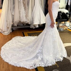 Elegant White Lace Wedding Dress